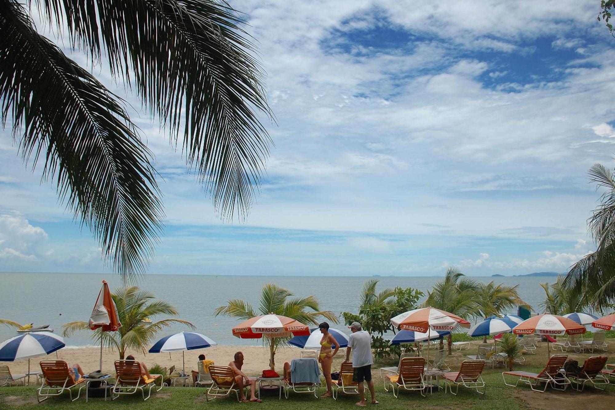 Rainbow Paradise Beach Resort Tanjung Bungah  Exterior foto